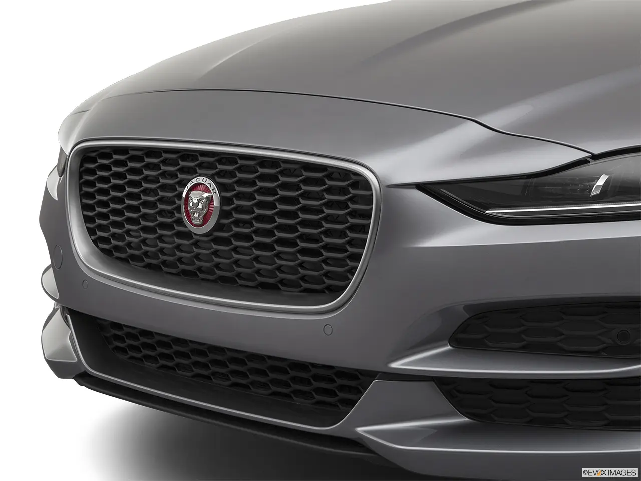 Jaguar XE XE 2.0 D R-Dynamic HSE 6