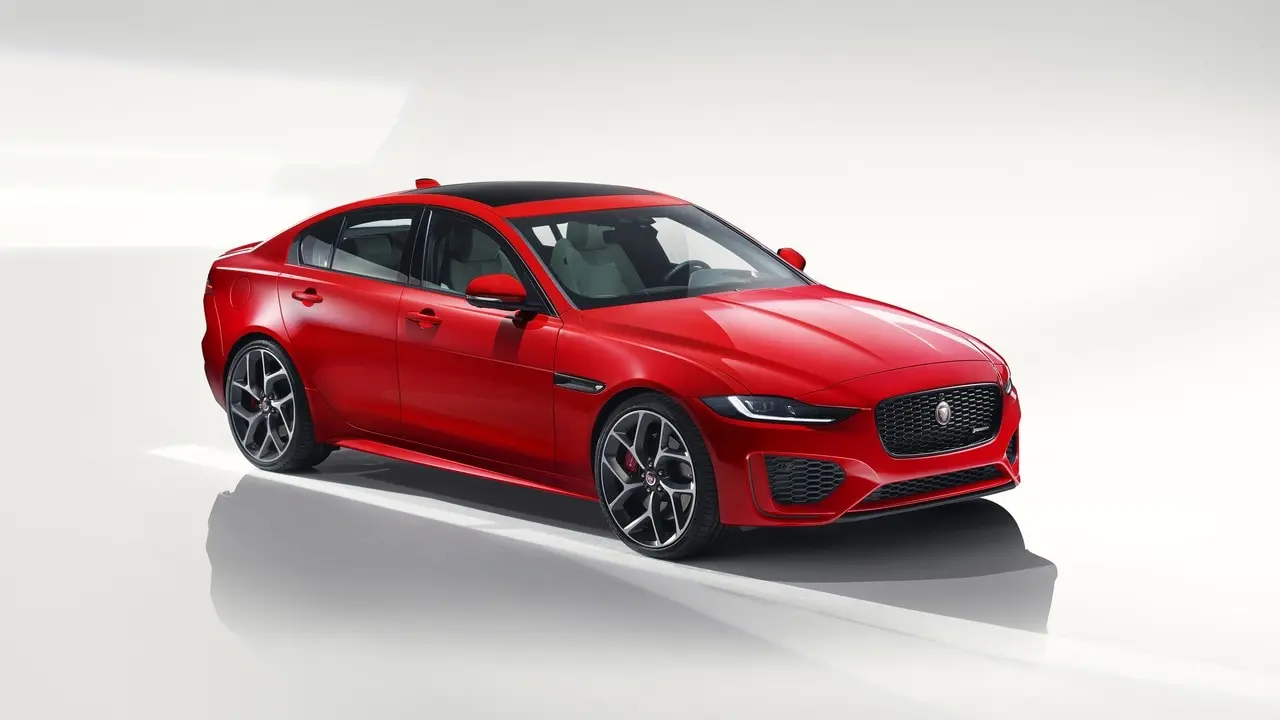 Jaguar XE XE 2.0 D R-Dynamic HSE 4