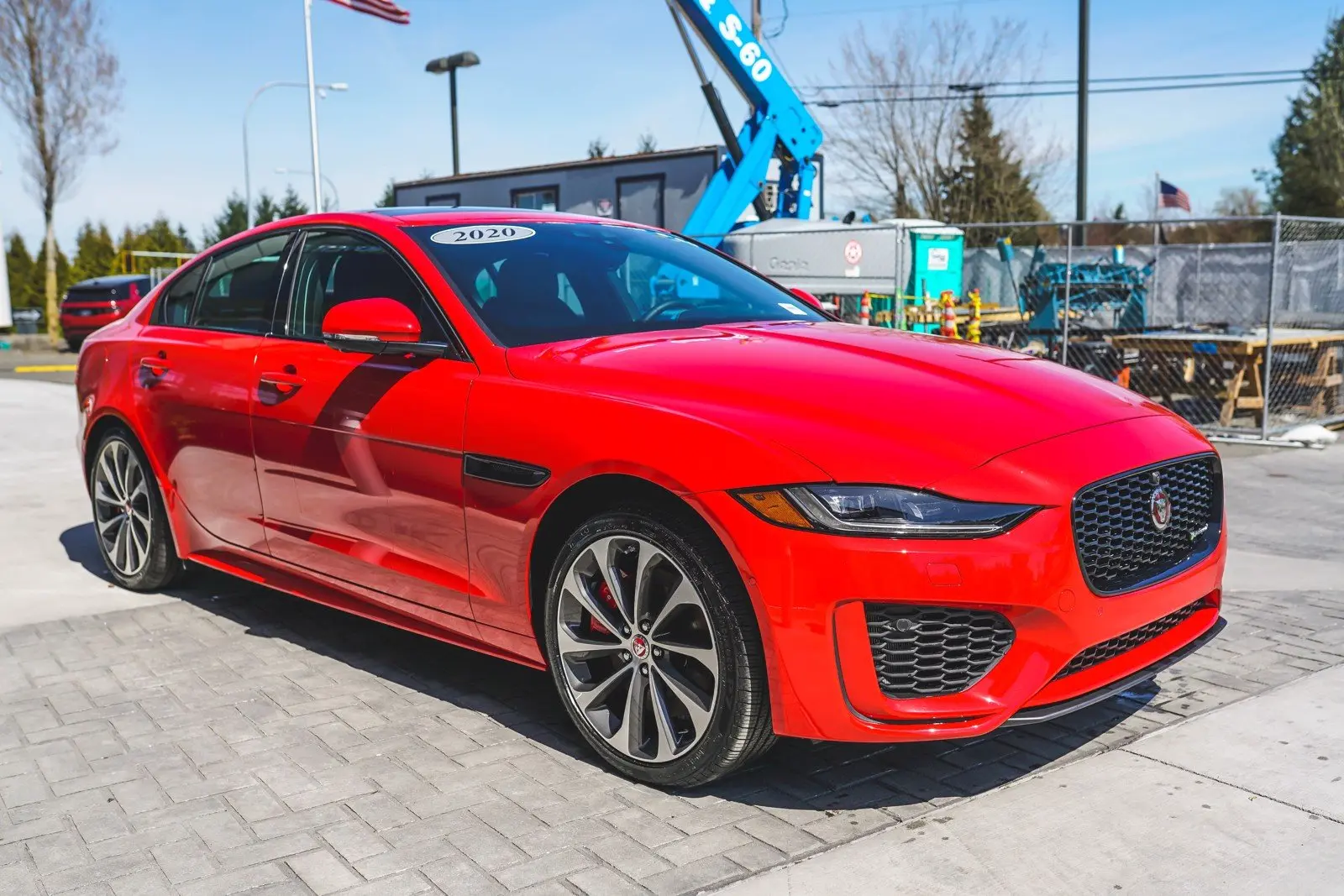 Jaguar XE XE 2.0 D R-Dynamic S 4
