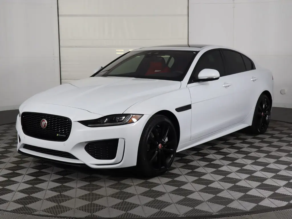 Jaguar XE XE 2.0 D R-Dynamic S 5