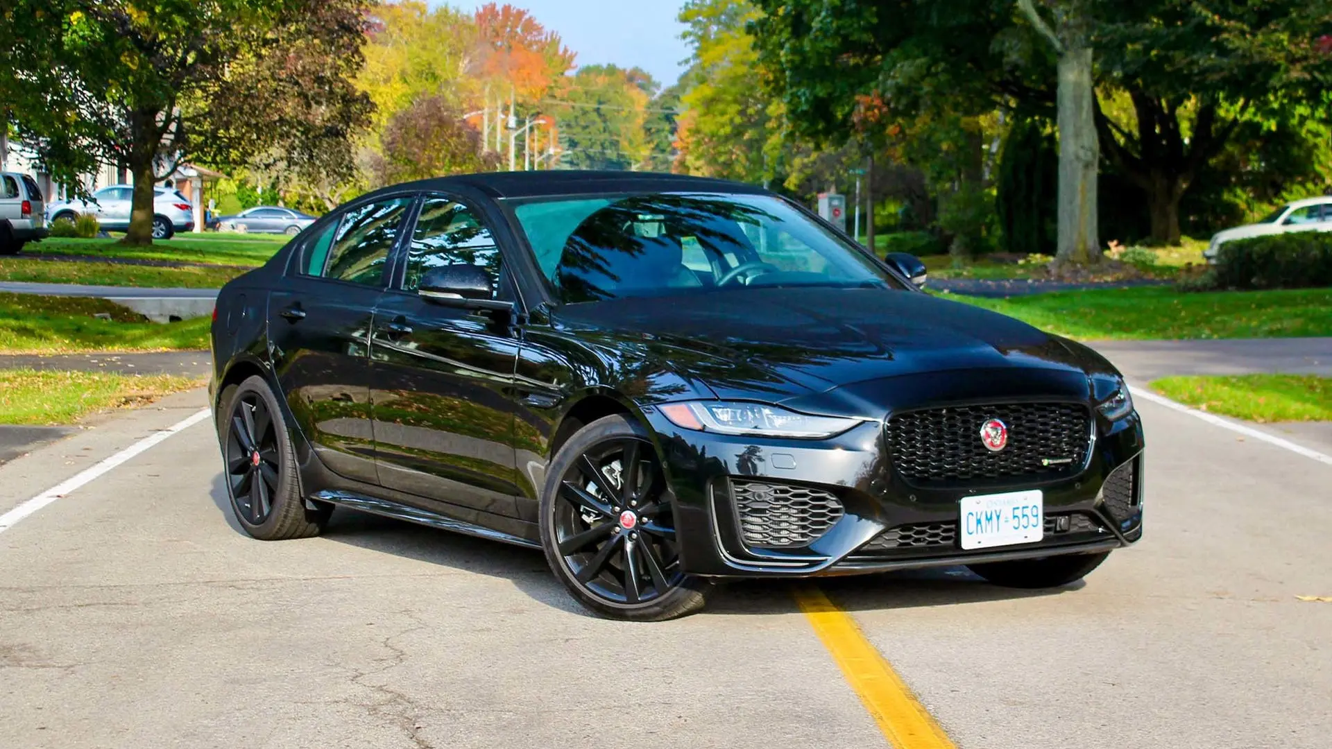 Jaguar XE XE 2.0 D R-Dynamic S 4