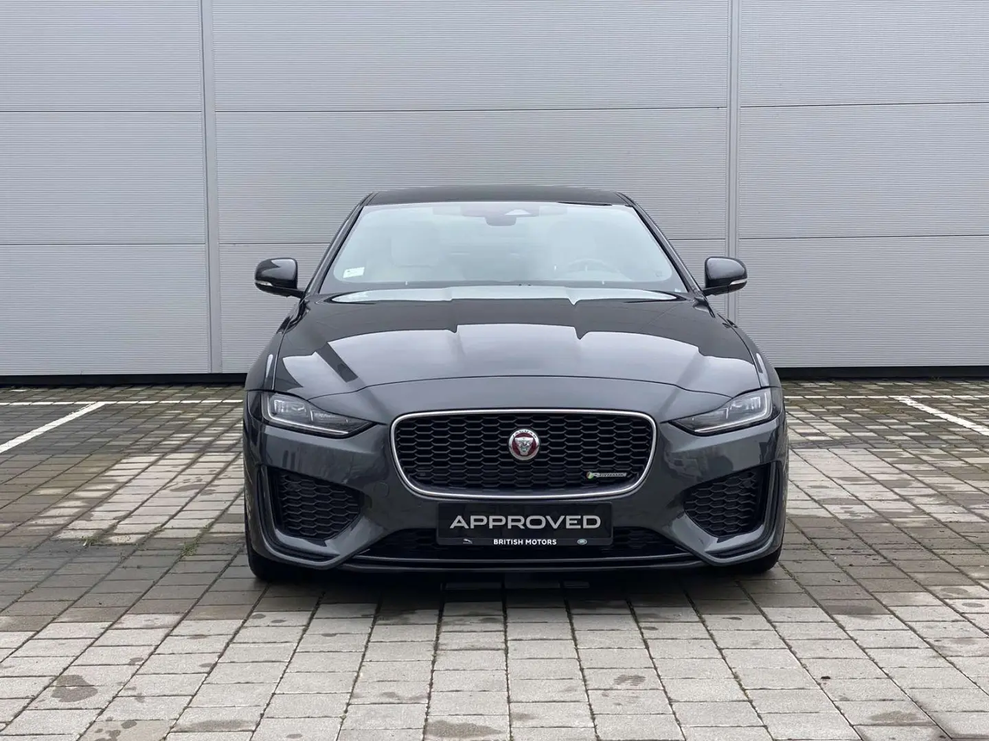 Jaguar XE XE 2.0 D R-Dynamic S 7