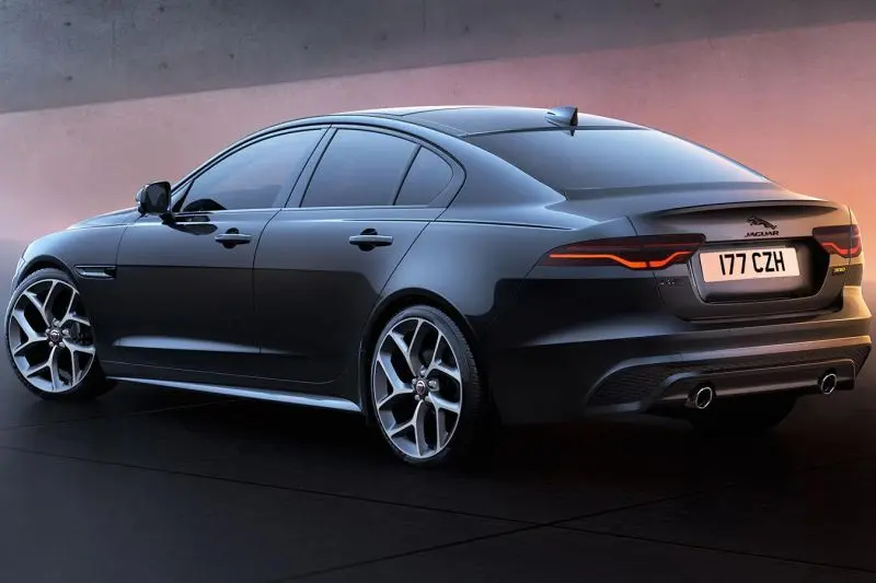 Jaguar XE XE 2.0 D R-Dynamic HSE 1