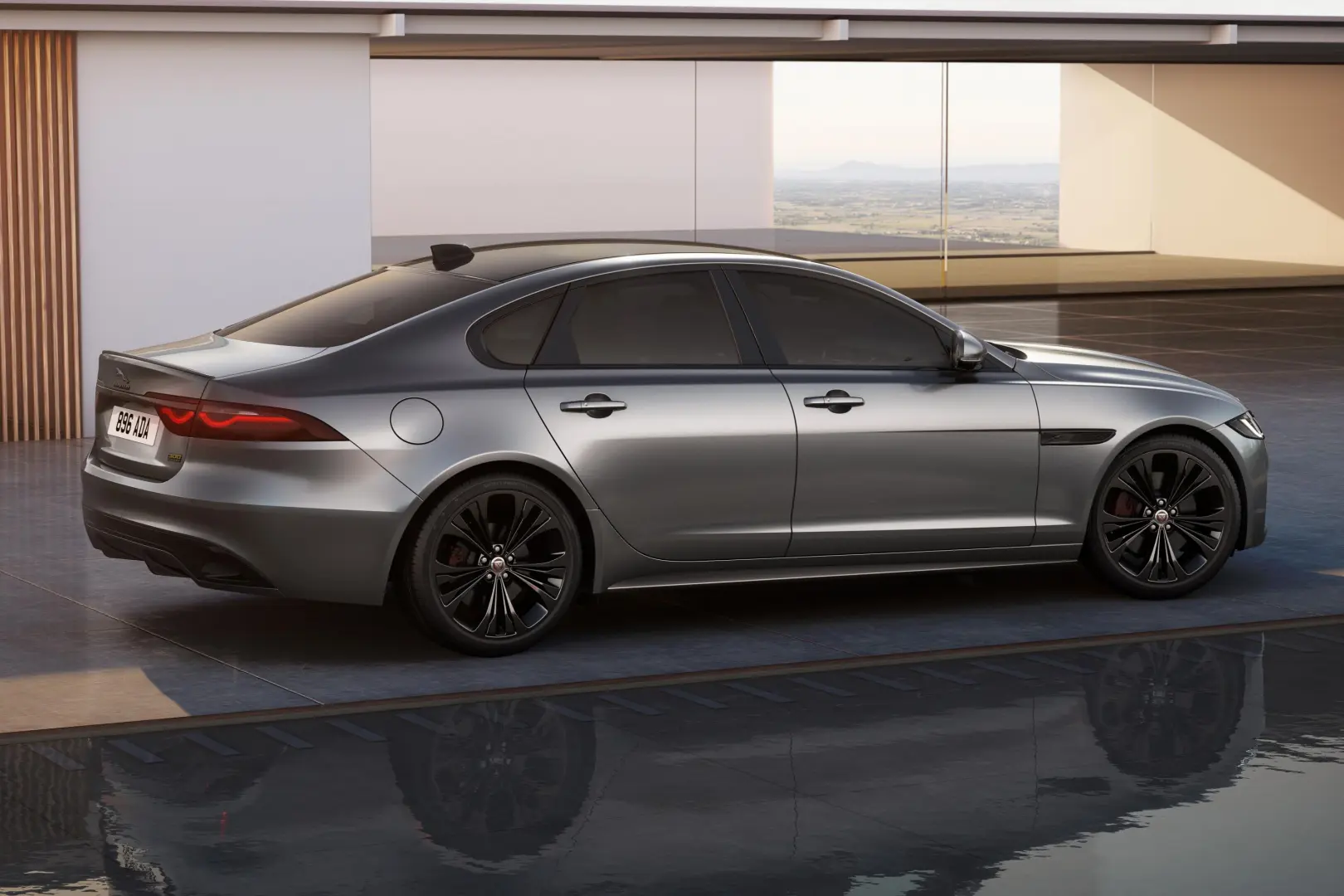 Jaguar XE XE 2.0 D R-Dynamic S 3