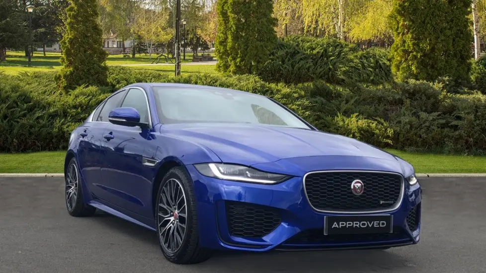Jaguar XE XE 2.0 D R-Dynamic S 6