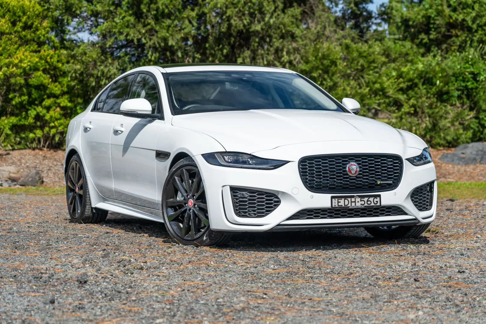Jaguar XE XE 2.0 D R-Dynamic S 3