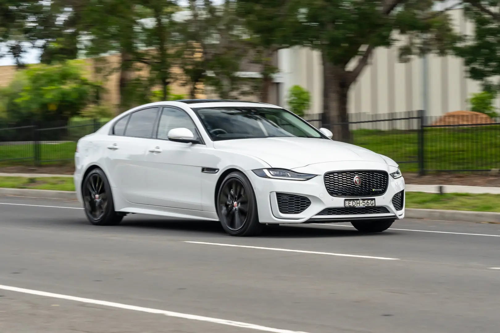 Jaguar XE XE 2.0 D R-Dynamic SE 2