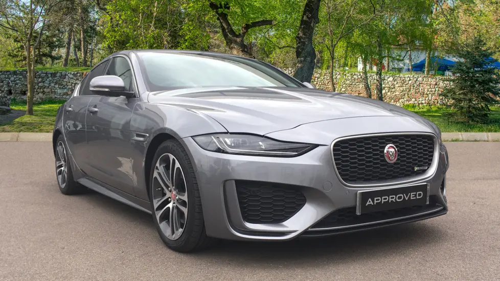 Jaguar XE XE 2.0 D R-Dynamic SE 3