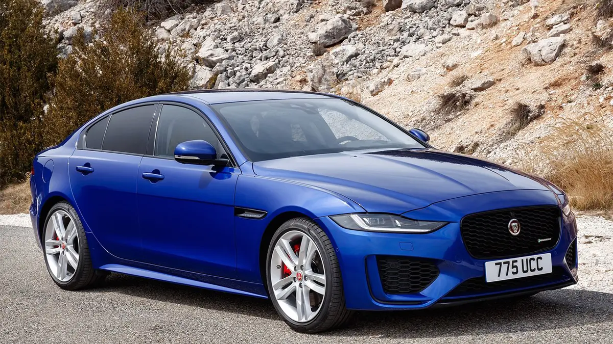 Jaguar XE XE 2.0 D R-Dynamic SE 7