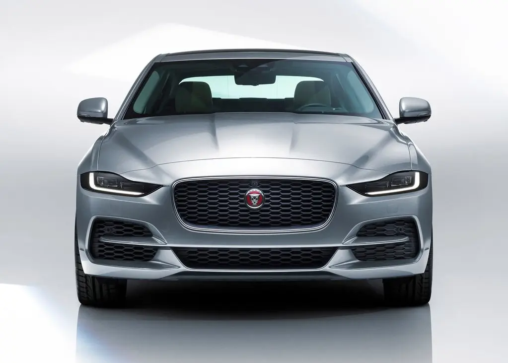 Jaguar XE XE 2.0 D R-Dynamic SE 7