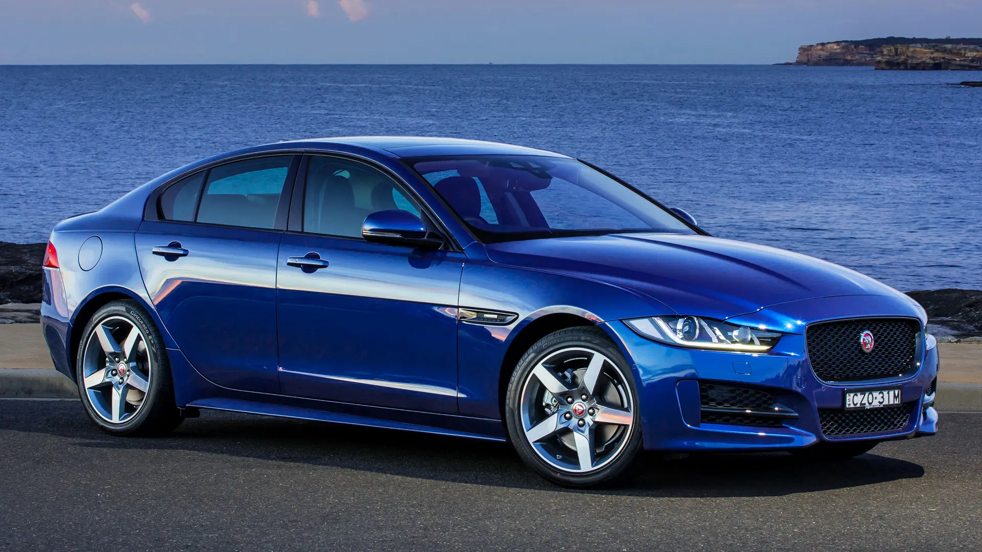 Jaguar XE XE 2.0 D R-Sport Plus 2