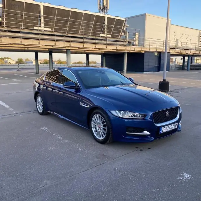 Jaguar XE XE 2.0 D R-Sport Plus 2