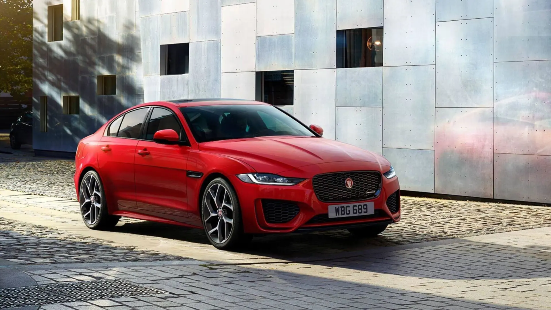 Jaguar XE XE 2.0 D R-Sport Plus 4