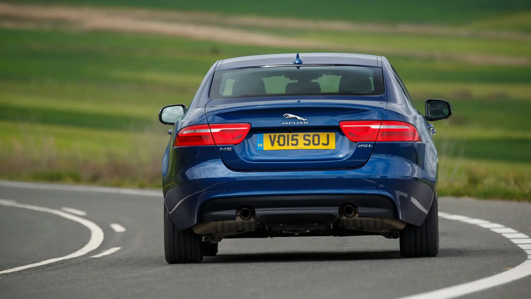 Jaguar XE XE 2.0 D R-Sport Plus 5