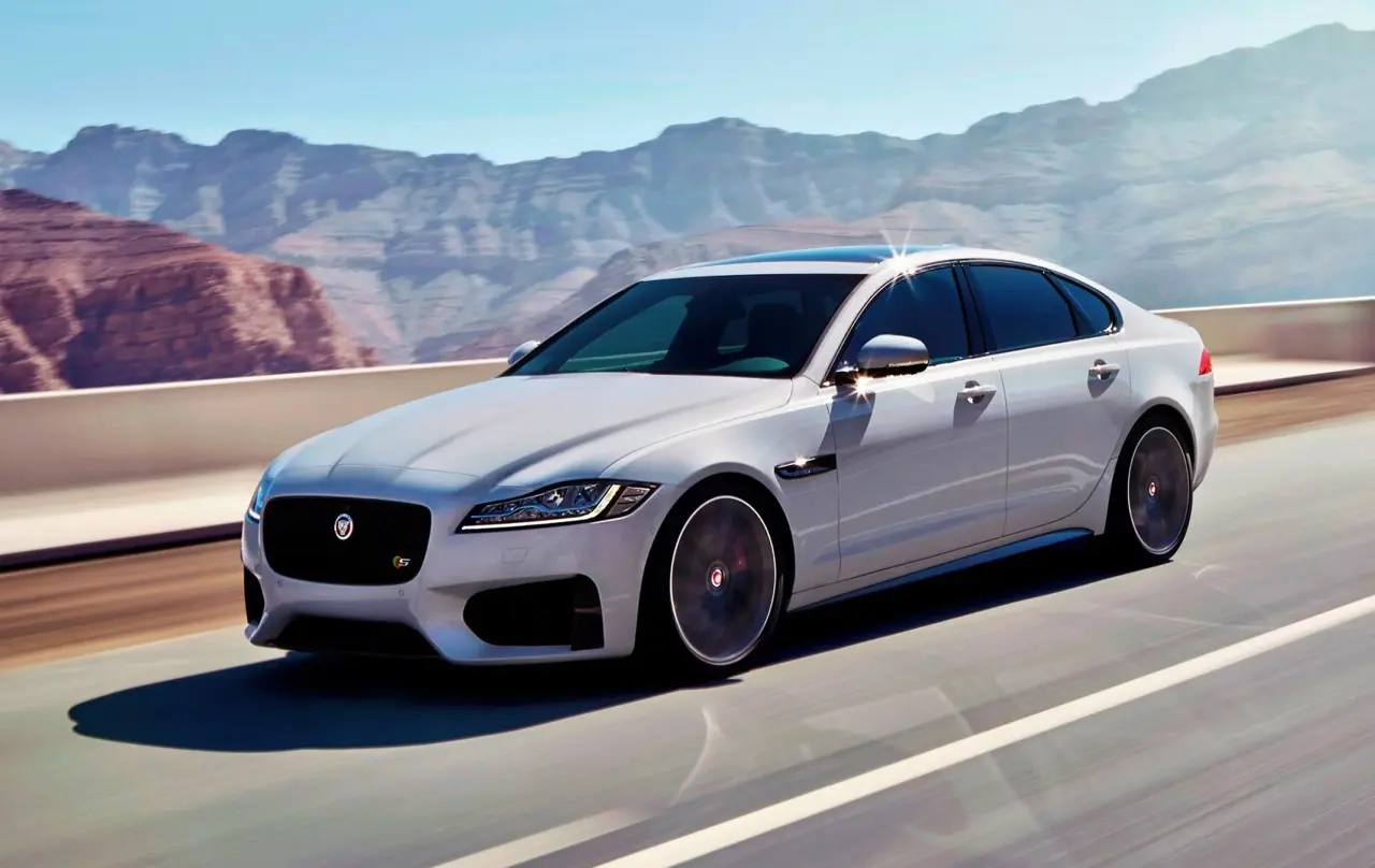 Jaguar XF XF 2.0 D AWD Portfolio Plus 4