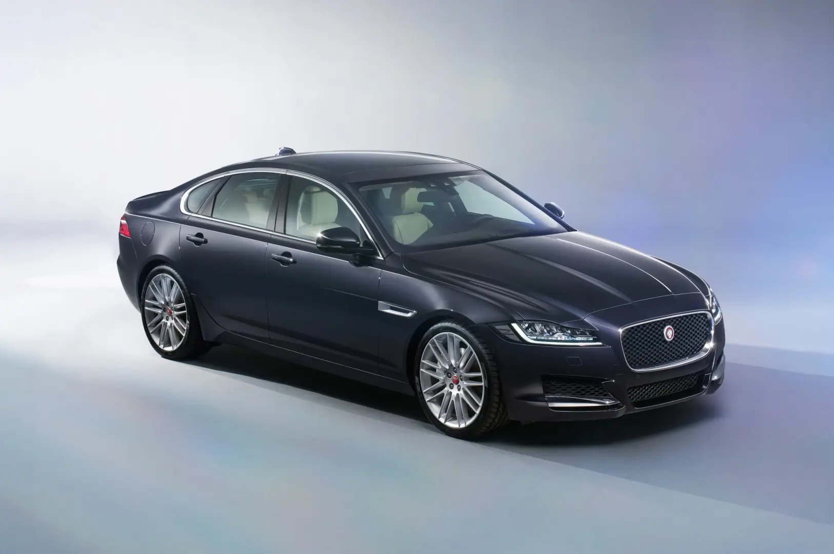 Jaguar XF XF 2.0 D AWD Portfolio Plus 4