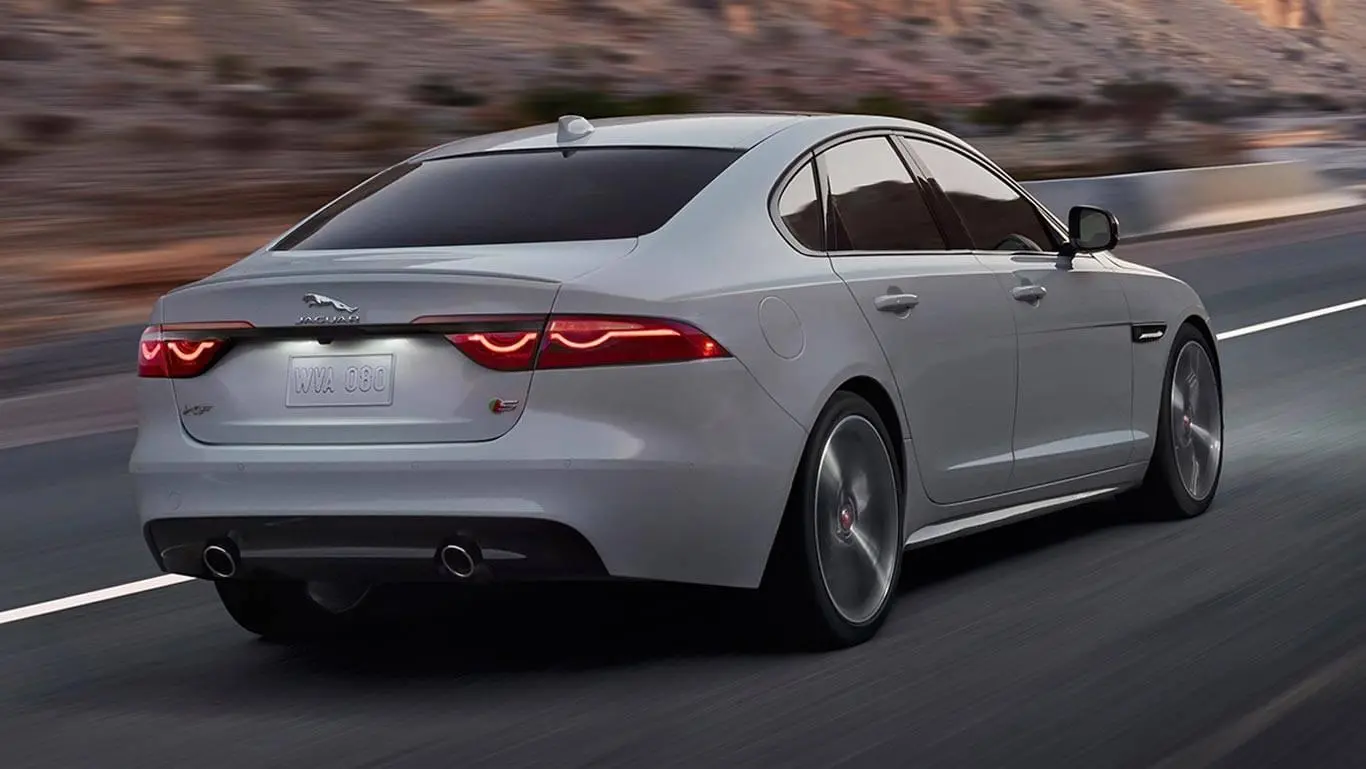 Jaguar XF XF 2.0 D AWD Portfolio Plus 4