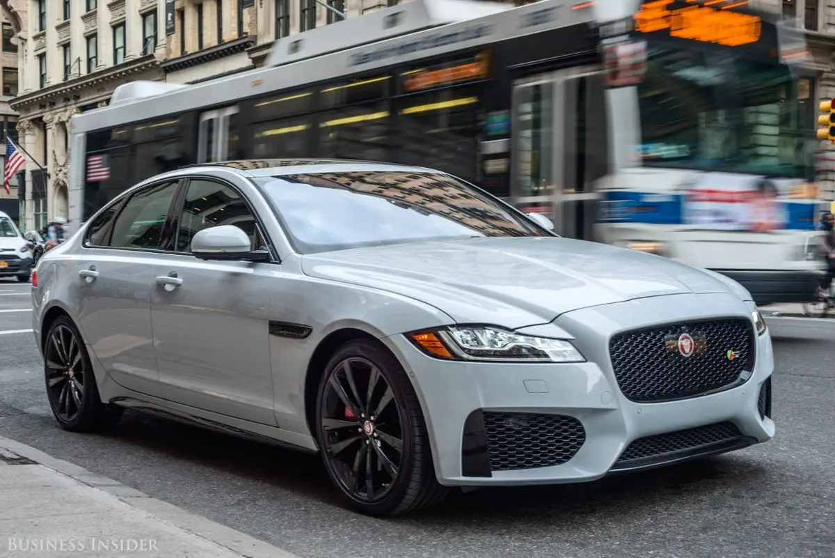 Jaguar XF XF 2.0 D AWD Pure Plus 3