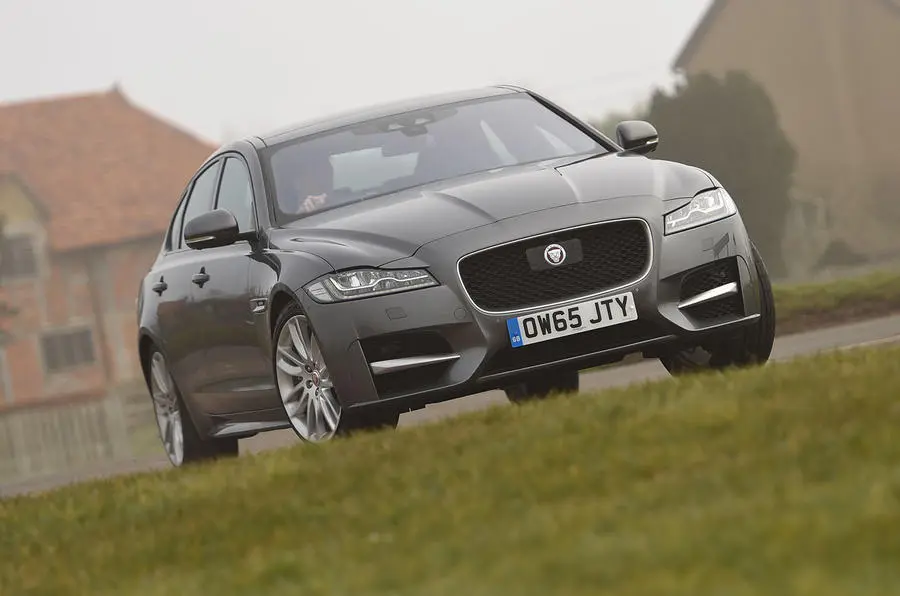Jaguar XF XF 2.0 D AWD R-Sport Plus 6