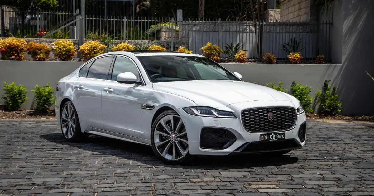 Jaguar XF XF 2.0 D R-Dynamic HSE 4