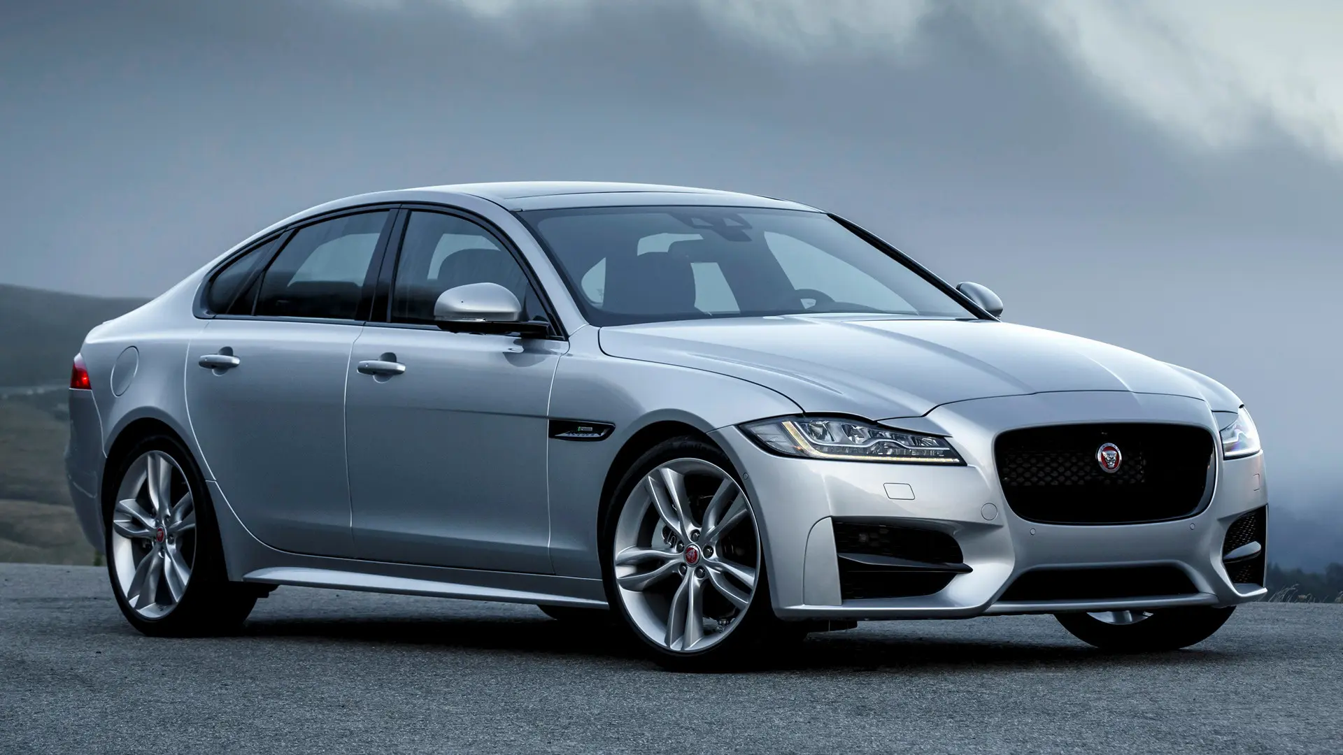 Jaguar XF XF 2.0 D R-Sport Plus 0