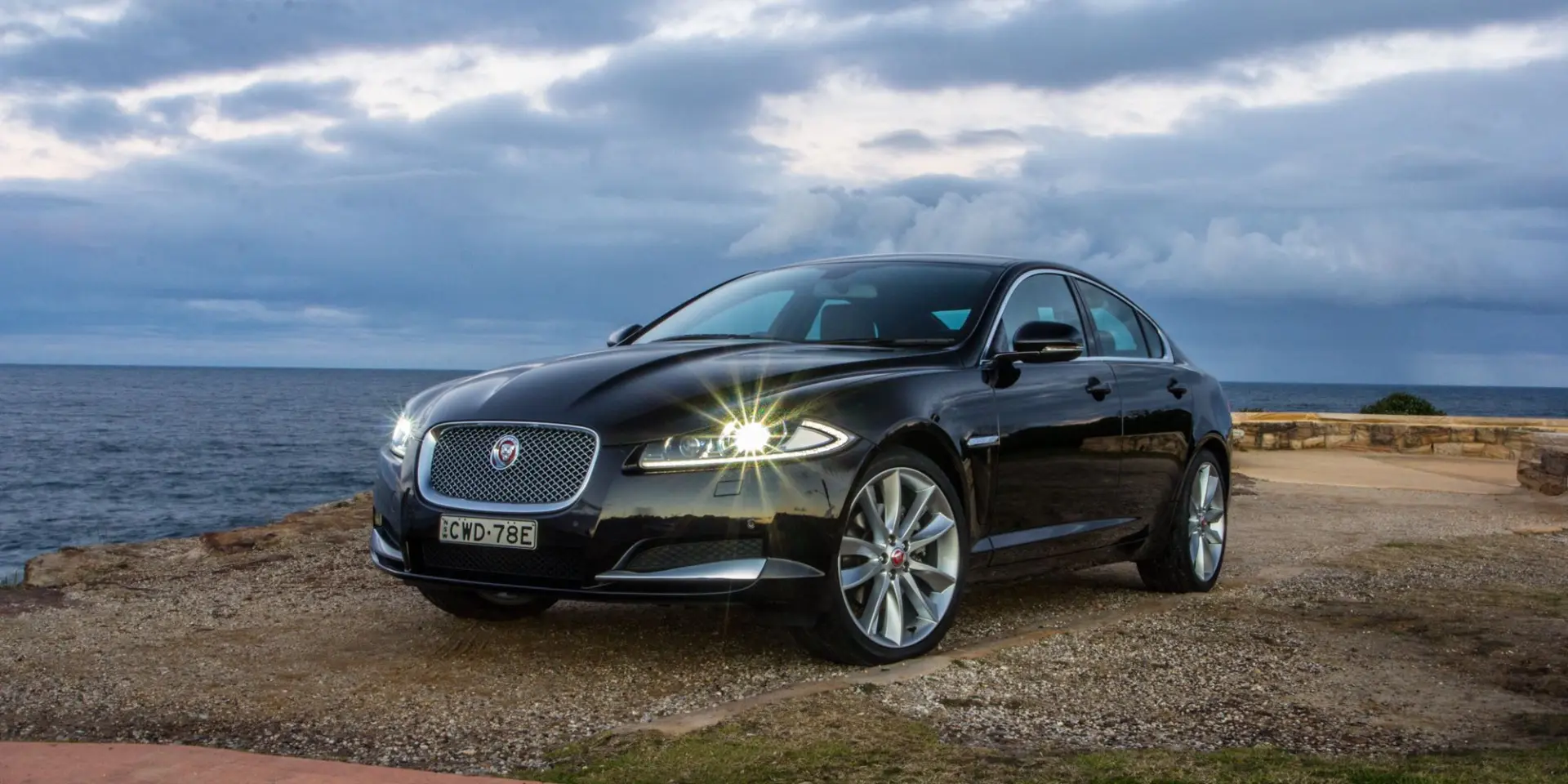 Jaguar XF XF 2.0 Premium Luxury 2