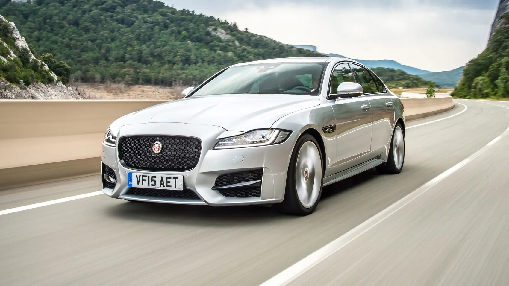 Jaguar XF XF 2.0 R-Sport Plus 6