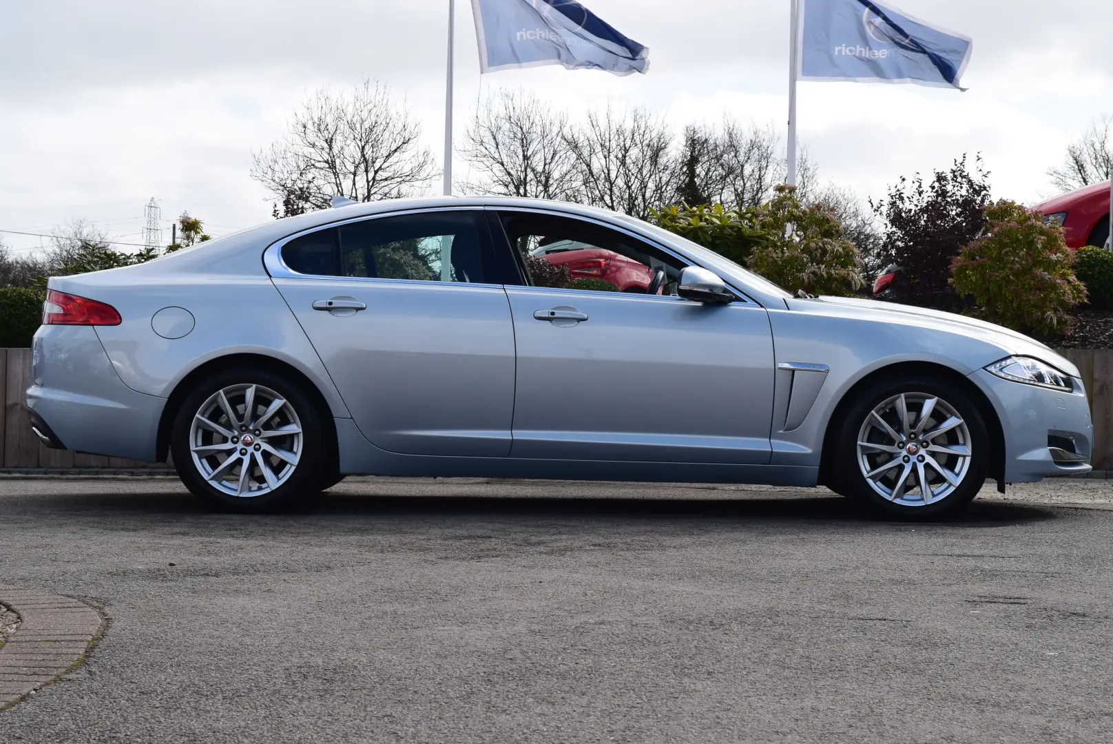 Jaguar XF XF 2.2 D Luxury 4