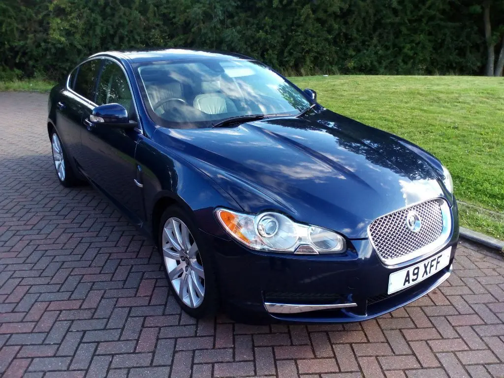Jaguar XF XF 2.7 D V6 Luxury 6