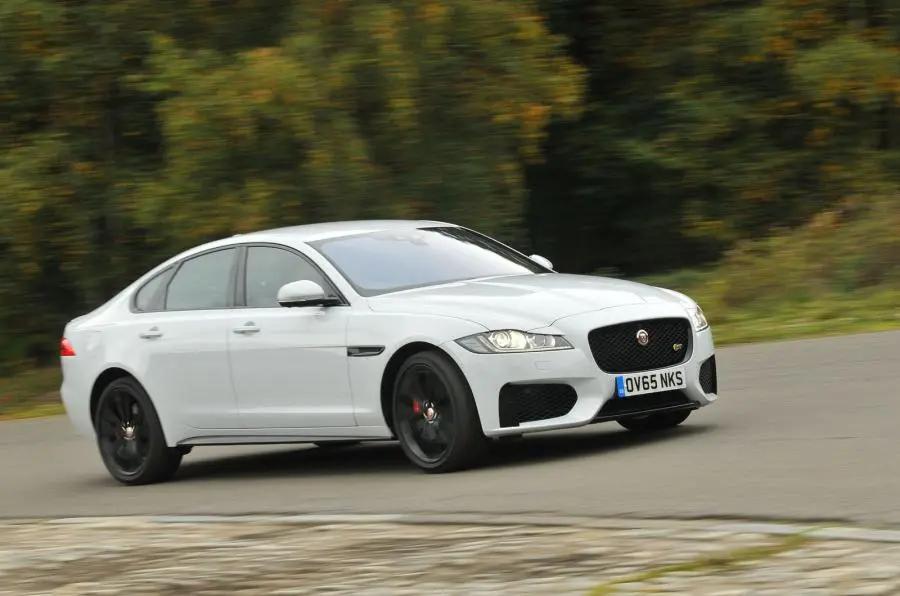 Jaguar XF XF 3.0 D R-Sport Plus 4