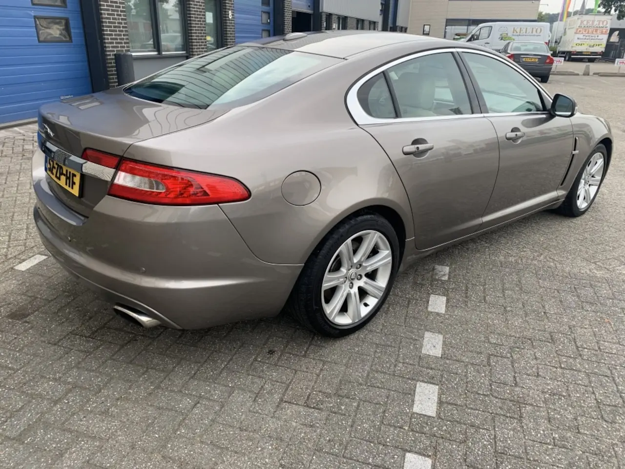 Jaguar XF XF 3.0 V6 Luxury 4