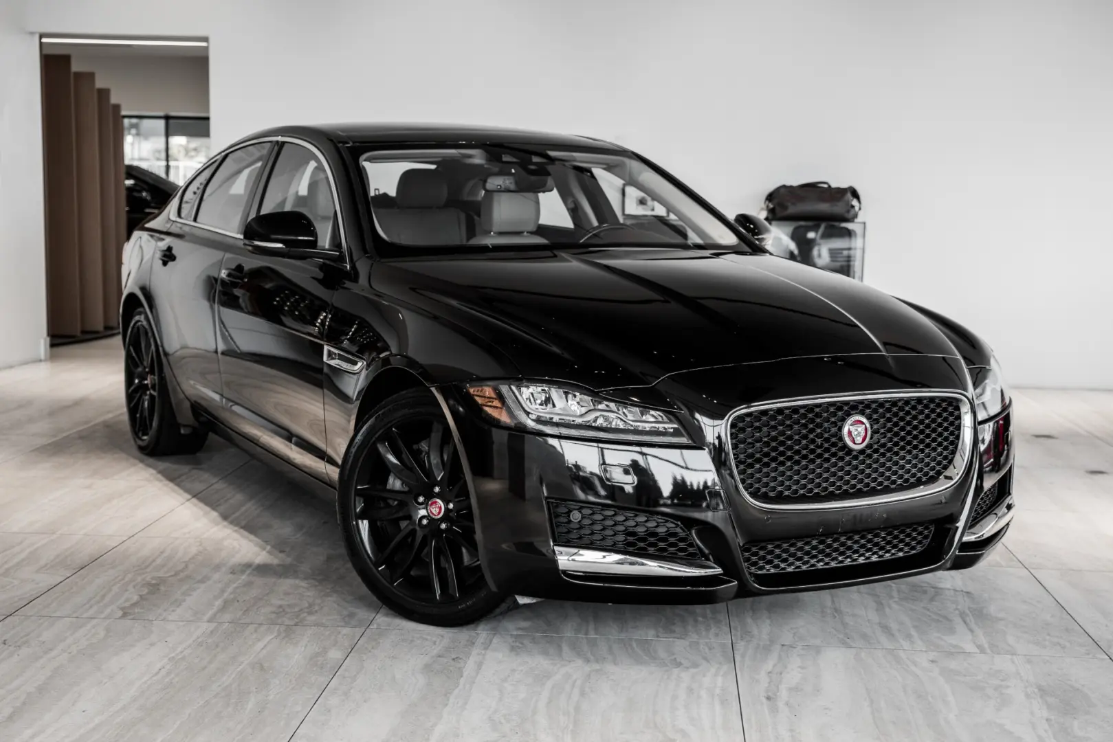 Jaguar XF XF 2.0 D AWD Prestige Plus 0