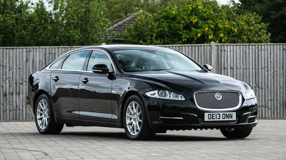 Jaguar XJ XJ 2.0 i4 LWB Portfolio 4