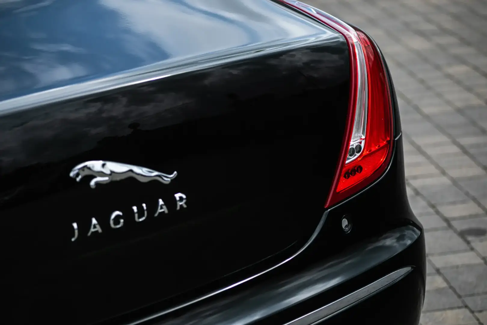 Jaguar XJ XJ 2.0 i4 LWB Portfolio 6
