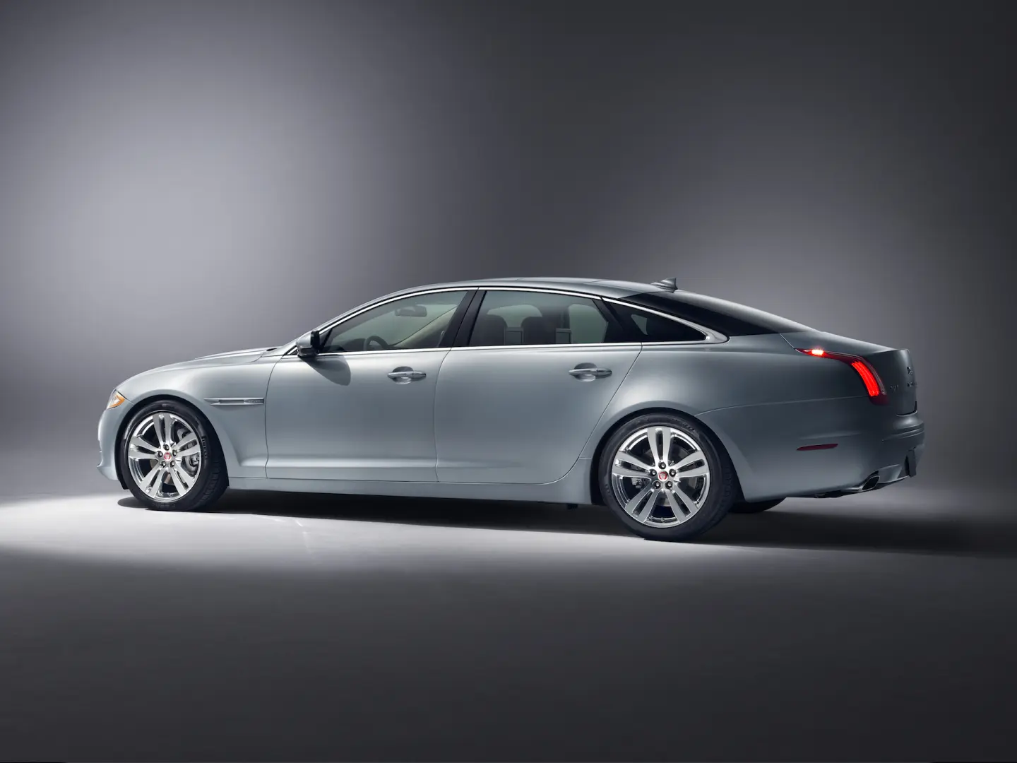 Jaguar XJ XJ 2.0 i4 LWB Portfolio Plus+Arka Koltuk Paketli 3