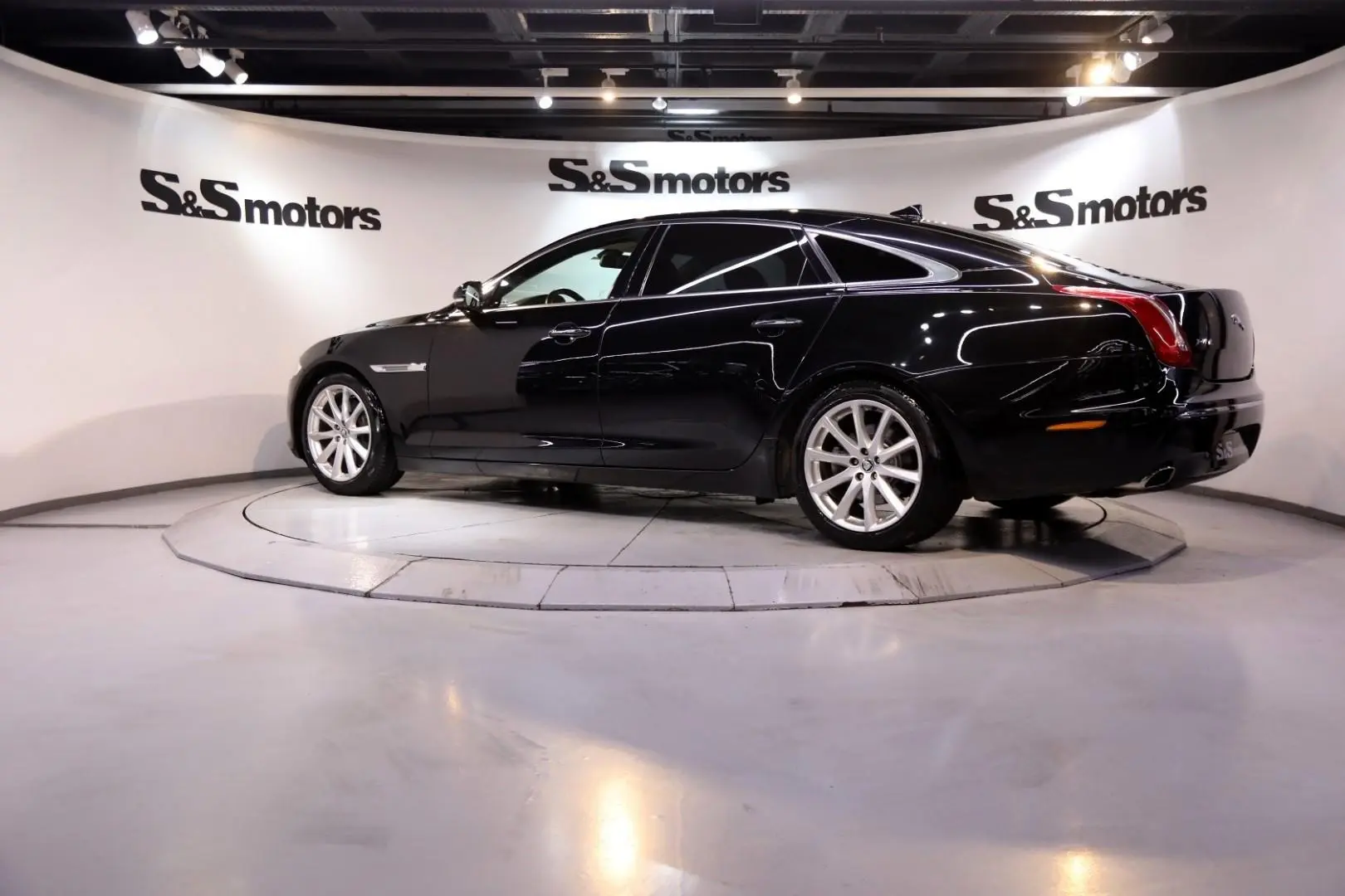 Jaguar XJ XJ 2.0 i4 LWB Premium Luxury 4