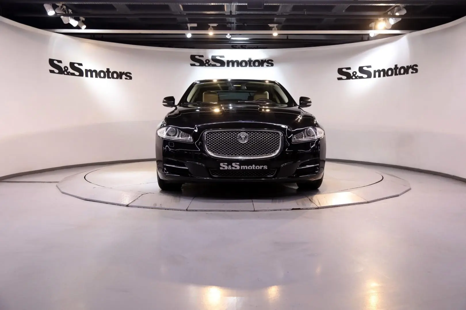 Jaguar XJ XJ 2.0 i4 LWB Premium Luxury 6