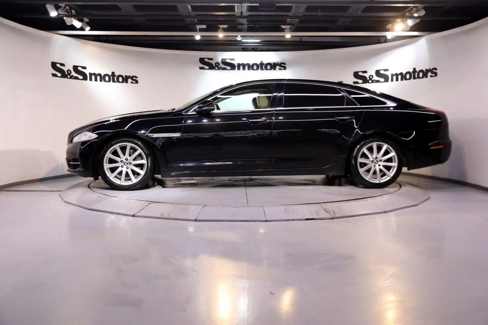 Jaguar XJ XJ 2.0 i4 LWB Premium Luxury 7