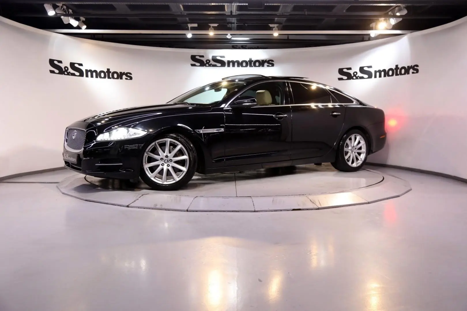 Jaguar XJ XJ 2.0 i4 SWB Premium Luxury Sport Plus 6