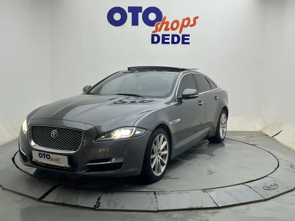 Jaguar XJ XJ 2.0 i4 LWB Premium Luxury Sport Plus 2