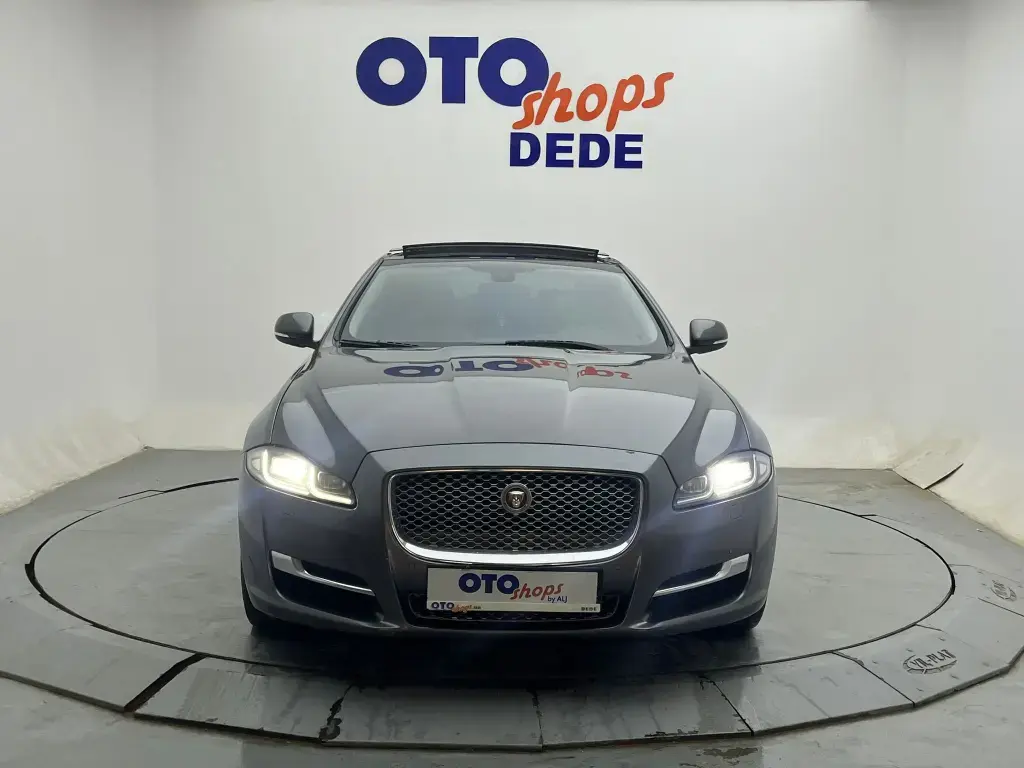 Jaguar XJ XJ 2.0 i4 LWB Premium Luxury Sport Plus 3