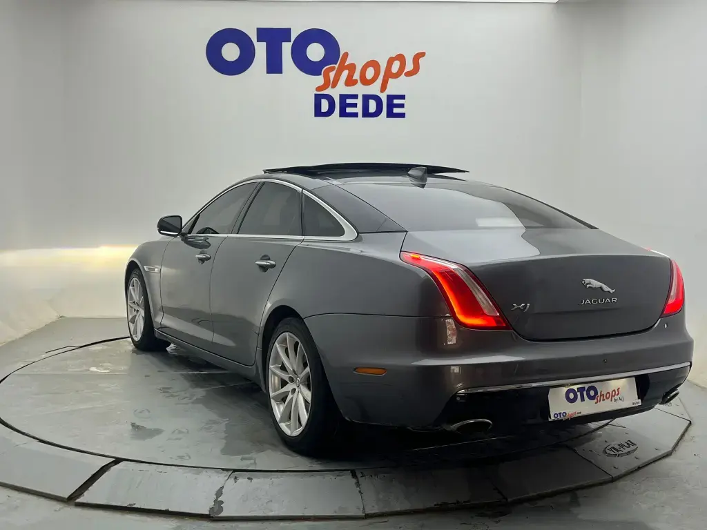 Jaguar XJ XJ 2.0 i4 LWB Premium Luxury Sport Plus 4