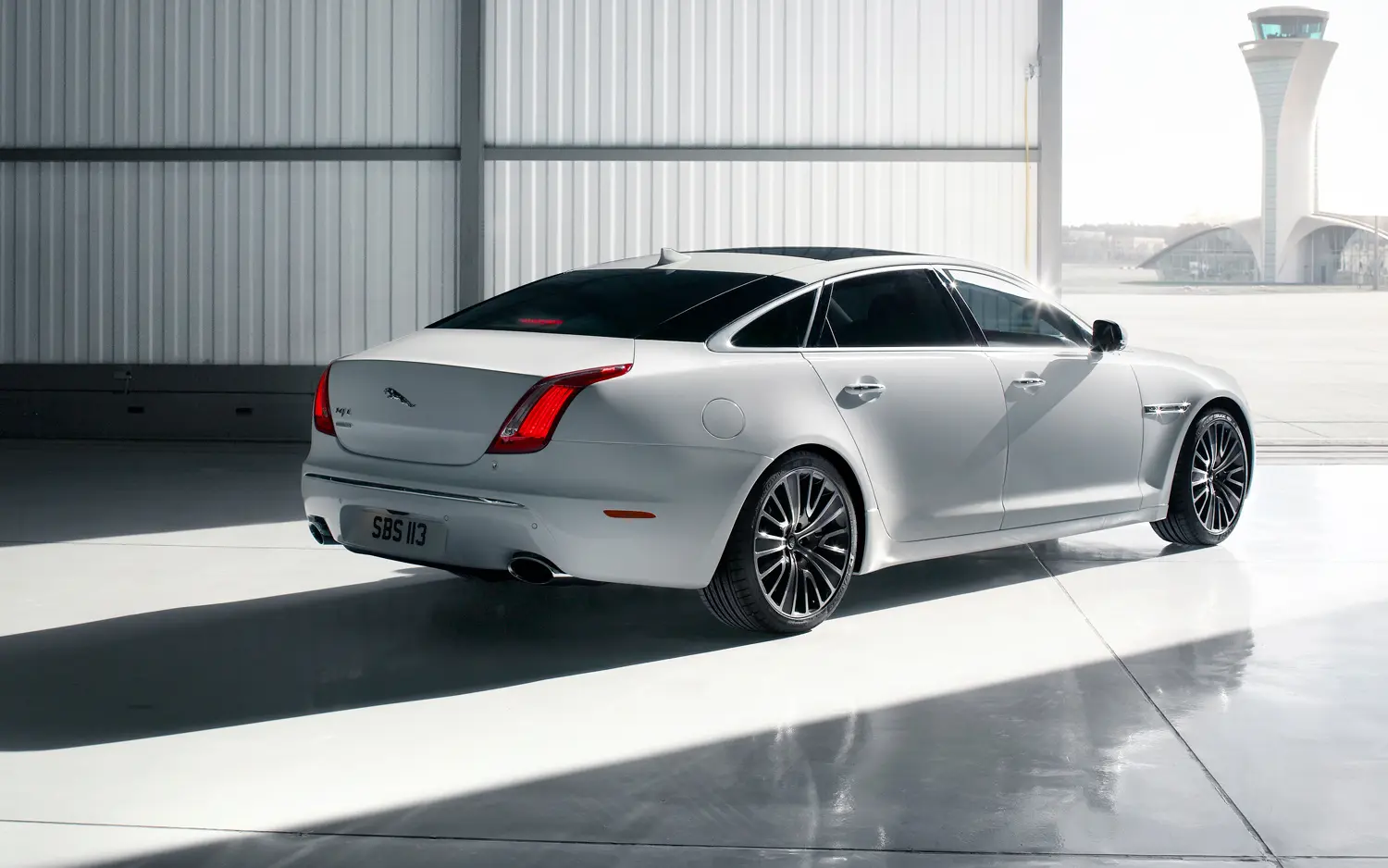 Jaguar XJ XJ 2.0 i4 SWB Portfolio 4
