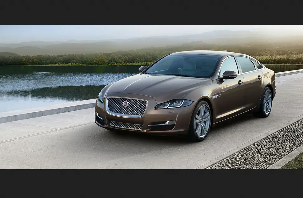 Jaguar XJ XJ 2.0 LWB Portfolio 5