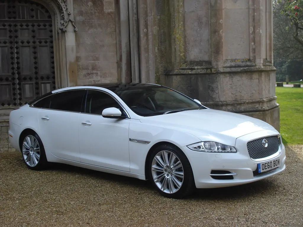 Jaguar XJ XJ 2.0 LWB Portfolio 5
