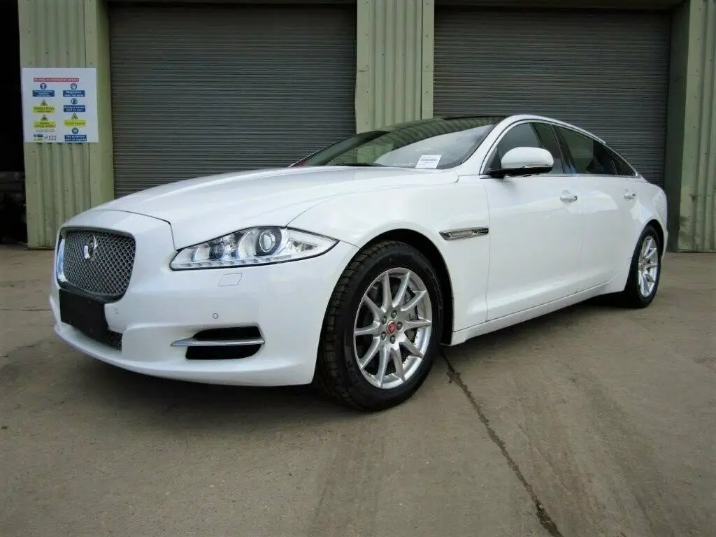Jaguar XJ XJ 2.0 LWB Portfolio 0
