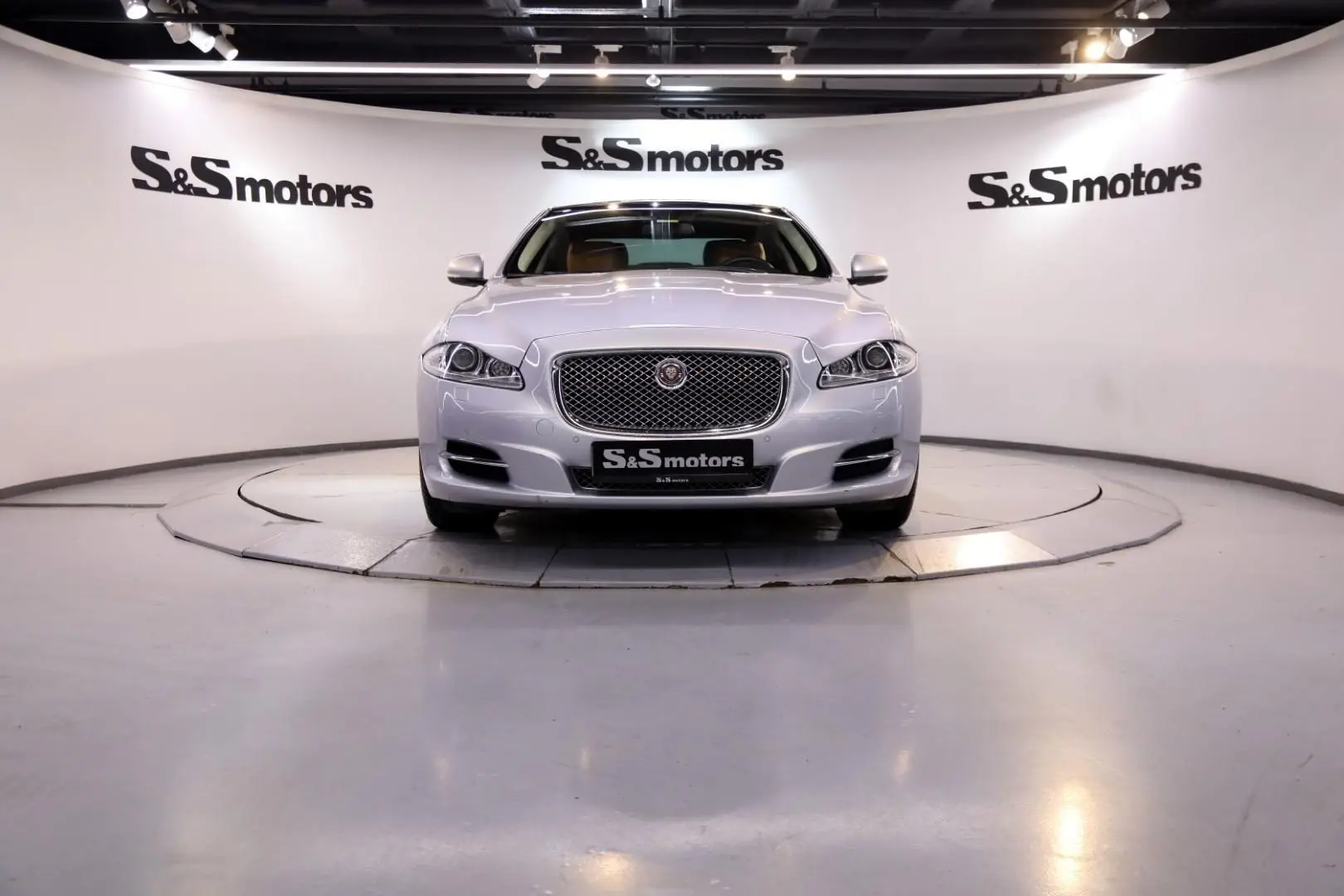 Jaguar XJ XJ 2.0 LWB Luxury 1