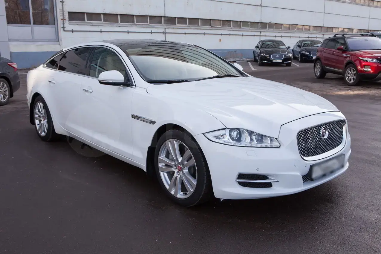 Jaguar XJ XJ 3.0 S/C AWD LWB Premium Luxury 6