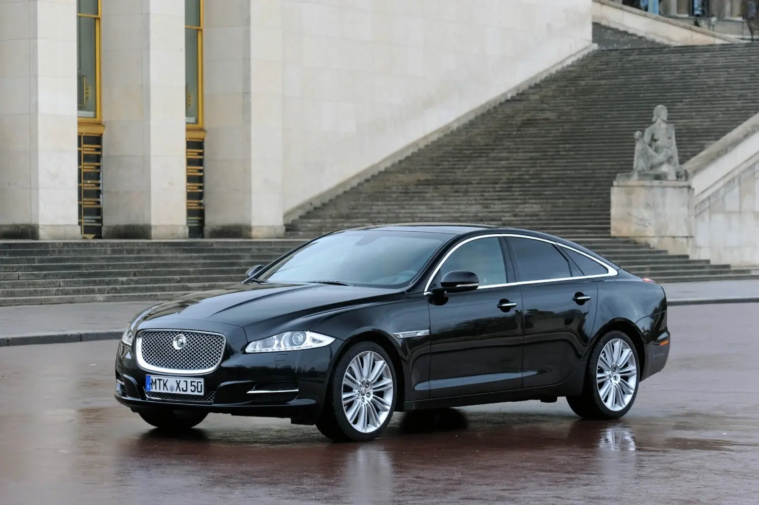 Jaguar XJ XJ 3.0 S/C AWD SWB Portfolio 6
