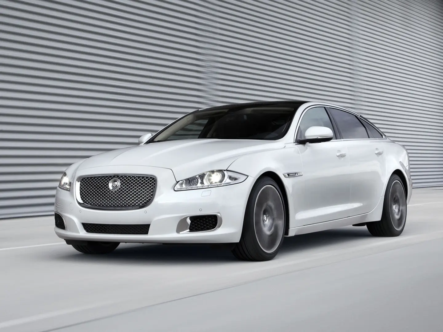 Jaguar XJ XJ 5.0 S/C SWB Portfolio 3